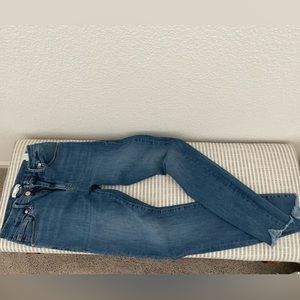 Great fitting jeans. High waist, long length. Skinny fit